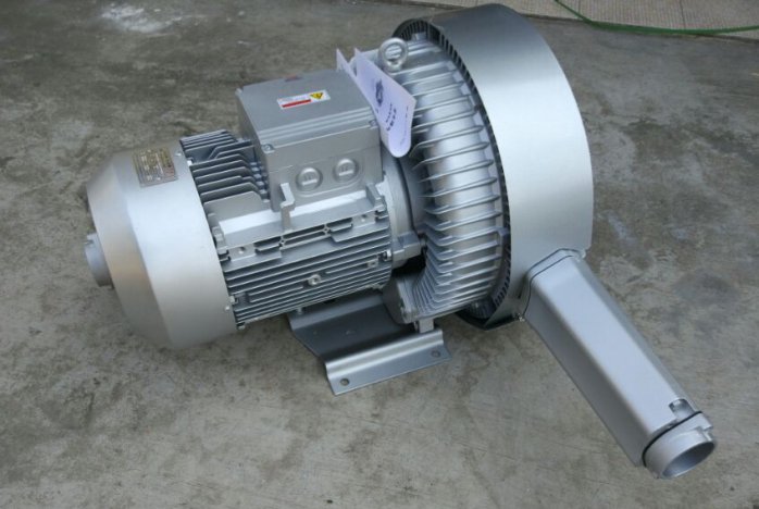 真空上料機用的羅茨風(fēng)機的優(yōu)缺點